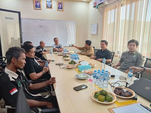 Kepala BPPD Bersama Wakil Bupati Sintang Laksanakan Kegiatan di Batas Negeri dan Tutup Turnamen Sepak Bola di Senaning